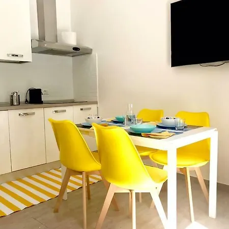 Temple House Apartment Rom